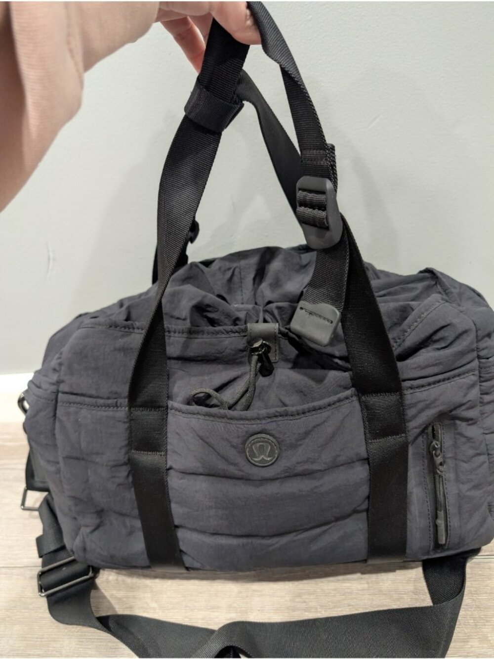 Lululemon Dash All Day Duffel Bag Black Crossbody Strap Yoga Gym Travel - Picture 3 of 16